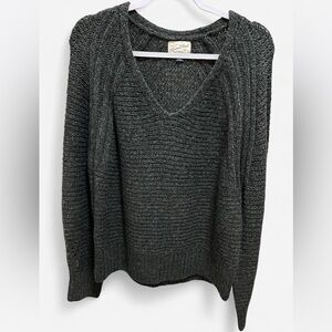 Universal Thread Charcoal Gray V-Neck Knit Sweater | Size Medium | Cozy Pullover